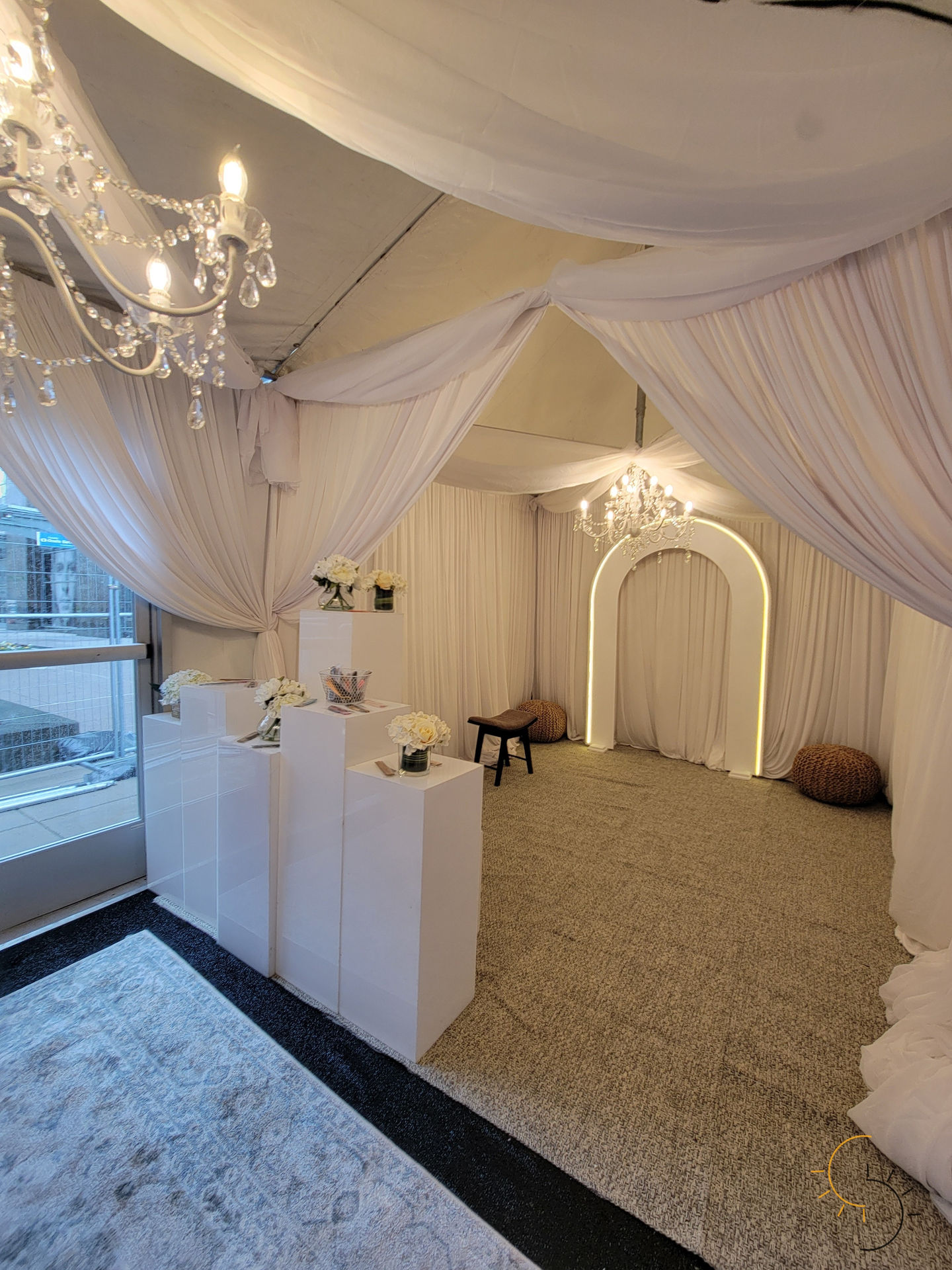 LED Lion x Suite Storees